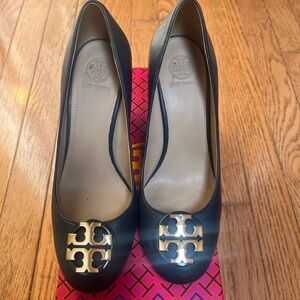 Like new, Tory Burch navy blue block heels